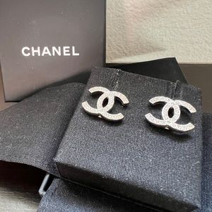 Timeless CC Earrings Silver!